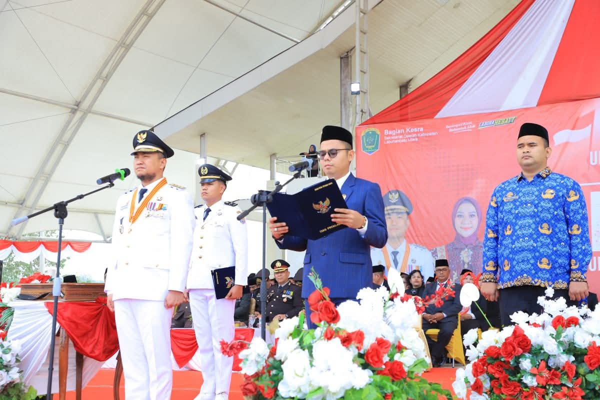 Bupati Labura Dr. H. Hendri Yanto Sitorus bertindak sebagai Inspektur Upacara HUT RI ke-80.