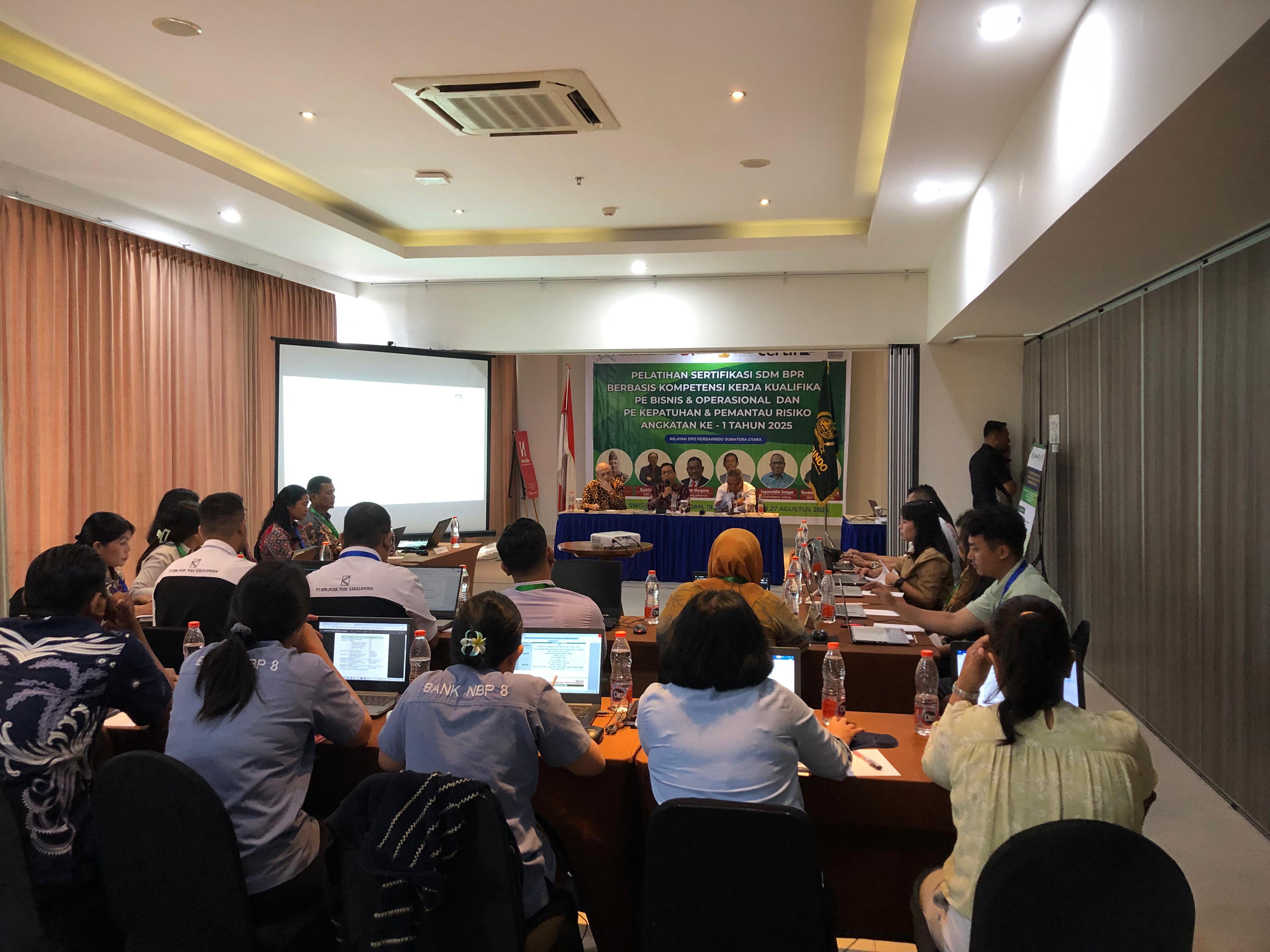 Suasana pelatihan Sertifikasi SDM BPR Berbasis Kompetensi Kerja Angkatan I 2025 digagas Perbarindo Sumut. 