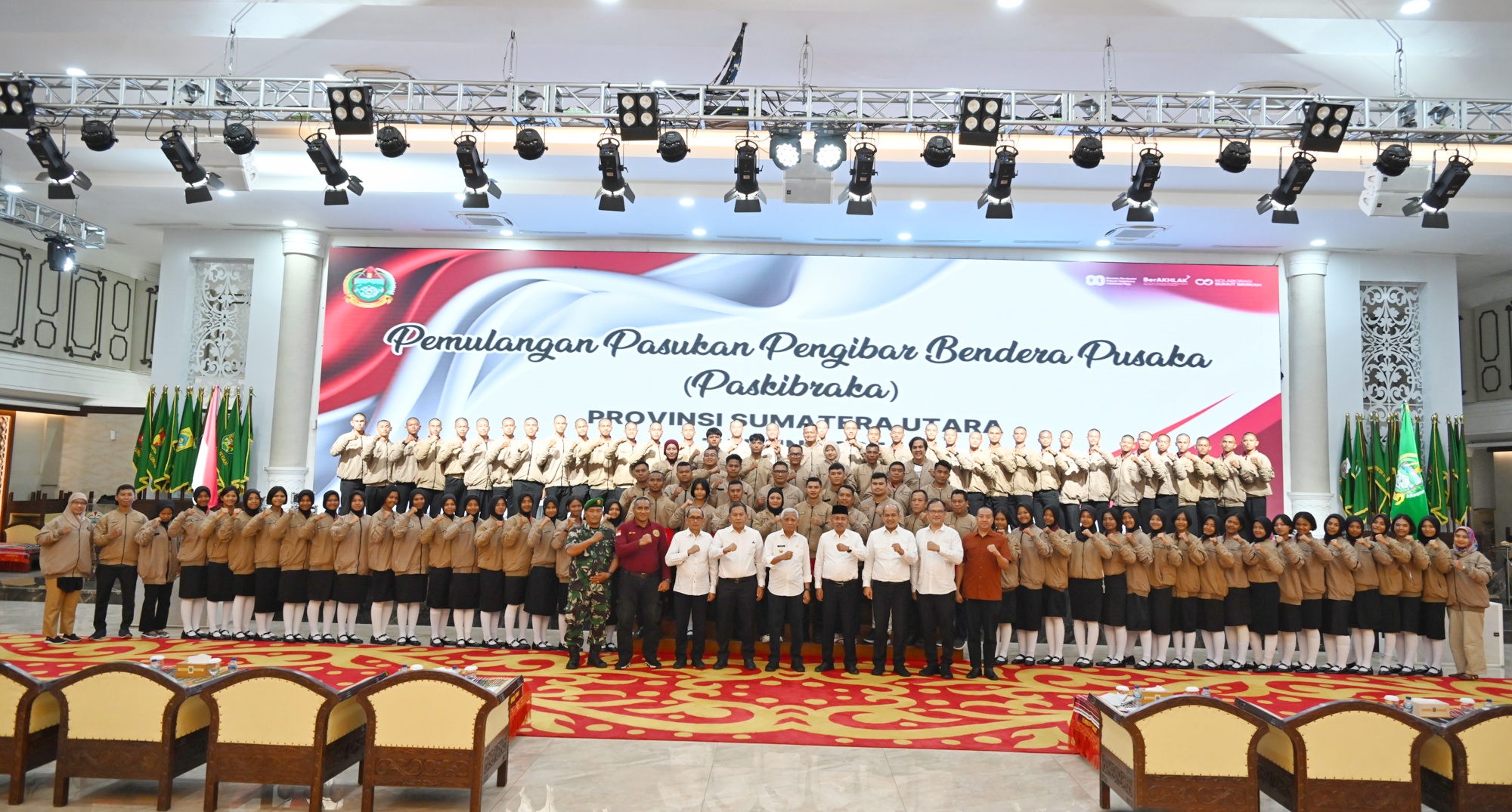 Wagubsu Surya menghadiri acara pemulangan pasukan Paskibraka HUT ke-80  RI di Aula Raja Inal Siregar Kantor Gubsu, Jalan Pangeran Diponegoro Nomor 30 Medan, Senin (18/8).
