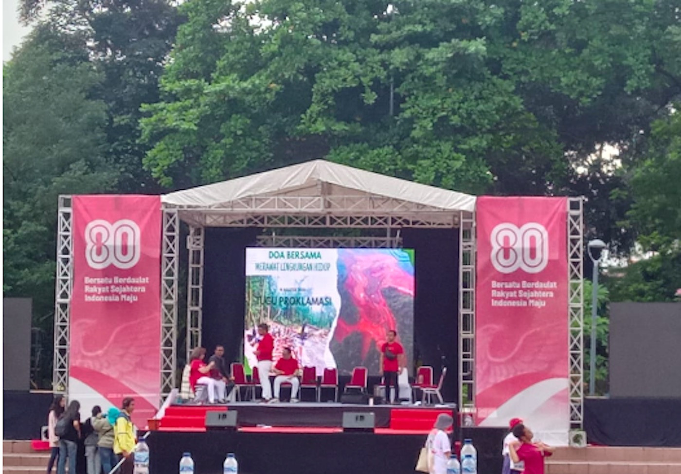 Doa bersama bertajuk &ldquo;Selamatkan Danau Toba dan Tano Batak&rdquo; digelar HKBP di Tugu Proklamasi, Jakarta Pusat.