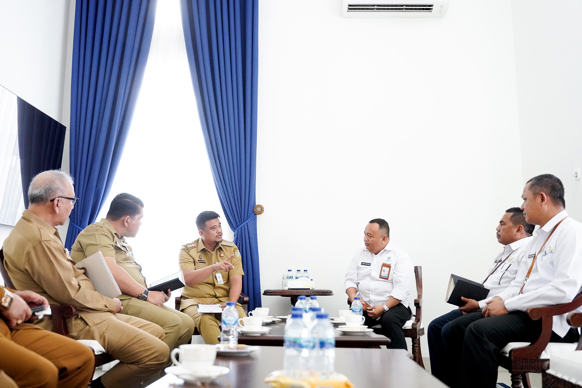Gubsu Bobby Nasution menerima audiensi Kepala BPS Provinsi Sumut, Asim Saputra di Rumah Dinas Gubernur Sumut Jalan Jenderal Sudirman Nomor 41, Medan, Selasa (19/8/2025).