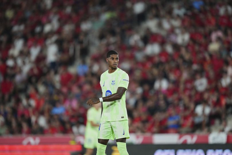 Marcus Rashford melontarkan kritik pedas terhadap Manchester United usai dipinjamkan ke Barcelona. Gary Neville menegaskan Rashford sebaiknya fokus ke klub barunya.