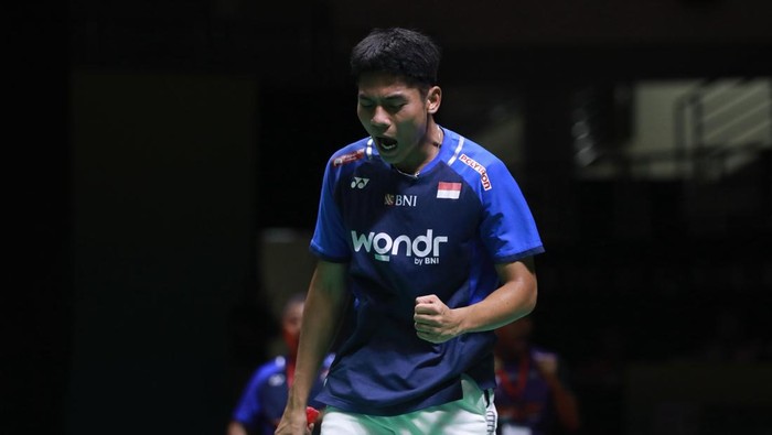 Mohammad Zaki Ubaidillah (Ubed) dipastikan tetap tampil di Kejuaraan Dunia Junior BWF 2025. Pelatih Indra Widjaja ingin ia menuntaskan level junior lebih dulu.