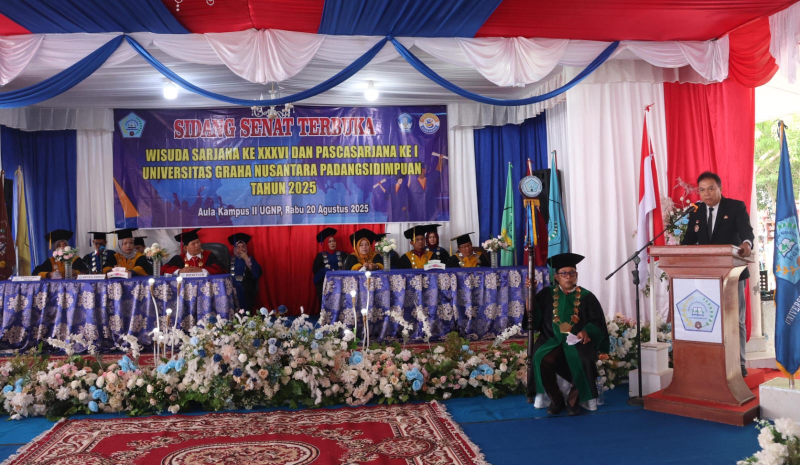 Wakil Bupati Tapsel H. Jafar Syahbuddin Ritonga mewakili Bupati H. Gus Irawan Pasaribu menghadiri Wisuda Sarjana dan Pascasarjana UGNP di Padangsidimpuan, Rabu (20/8/2025).