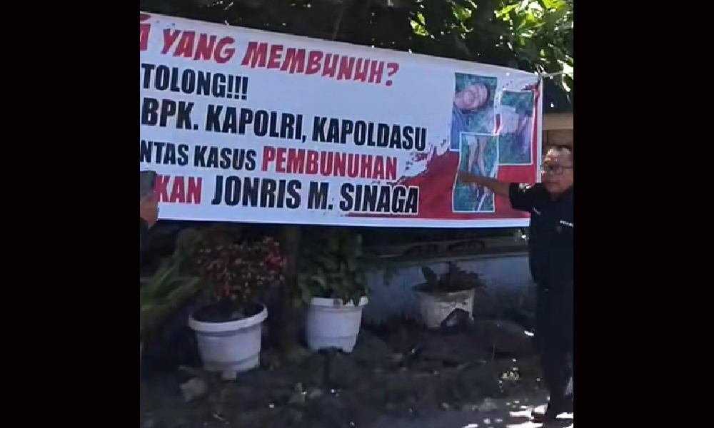 Keluarga korban Jonres Sinaga bersama pengacara Jauli Manalu, SH mendesak Polda Sumut turun tangan ungkap kasus pembunuhan yang mandek di Simalungun.