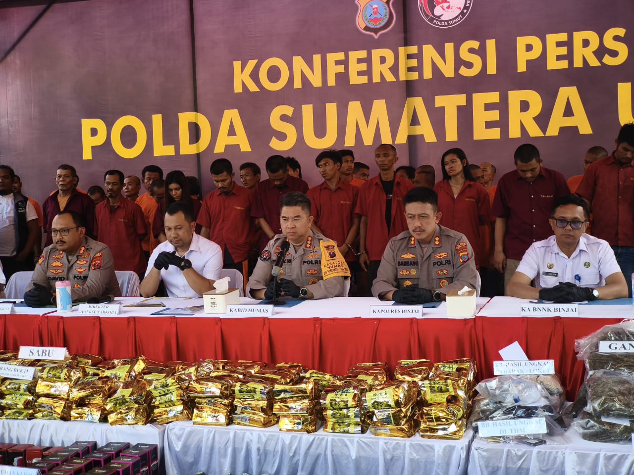 Konferensi pers pengungkapan 429 kasus narkoba di Polres Langkat, Polda Sumut amankan 534 tersangka dan barang bukti ratusan kilogram sabu.