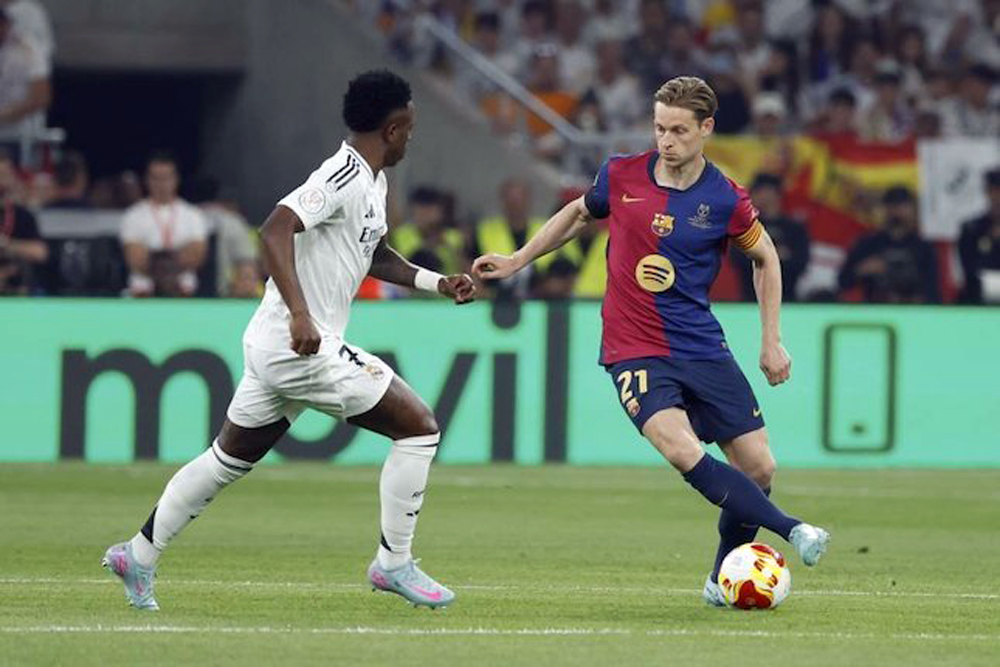 Barcelona kini tengah ngebut menyelesaikan kontrak baru Frenkie de Jong.