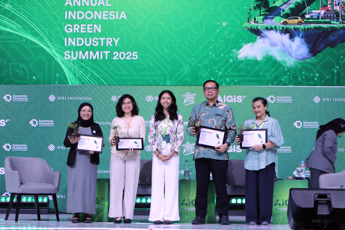 Perwakilan IESR - PIH - WRI Indonesia dalam sesi Pemaparan di AIGIS 2025.