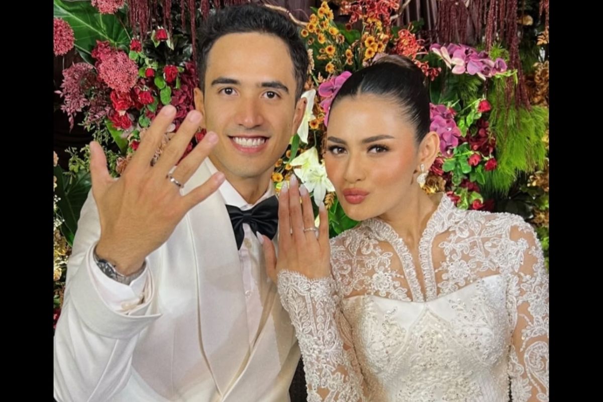 Rachquel Nesia dan Kevin Royano resmi menikah pada 17 Agustus 2025. Lamaran Kevin di makam ayah Rachquel sebelumnya viral di media sosial.