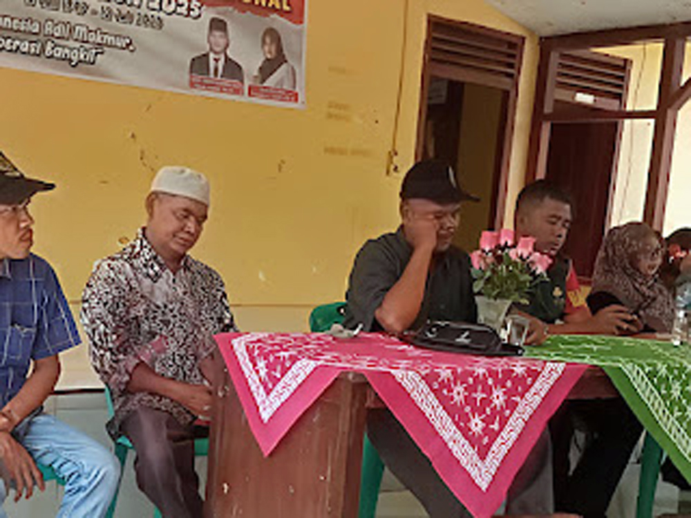 Warga memadati kantor Desa Ujung Batu IV, Palas, menuntut kepala desa mundur buntut video asusila yang viral.