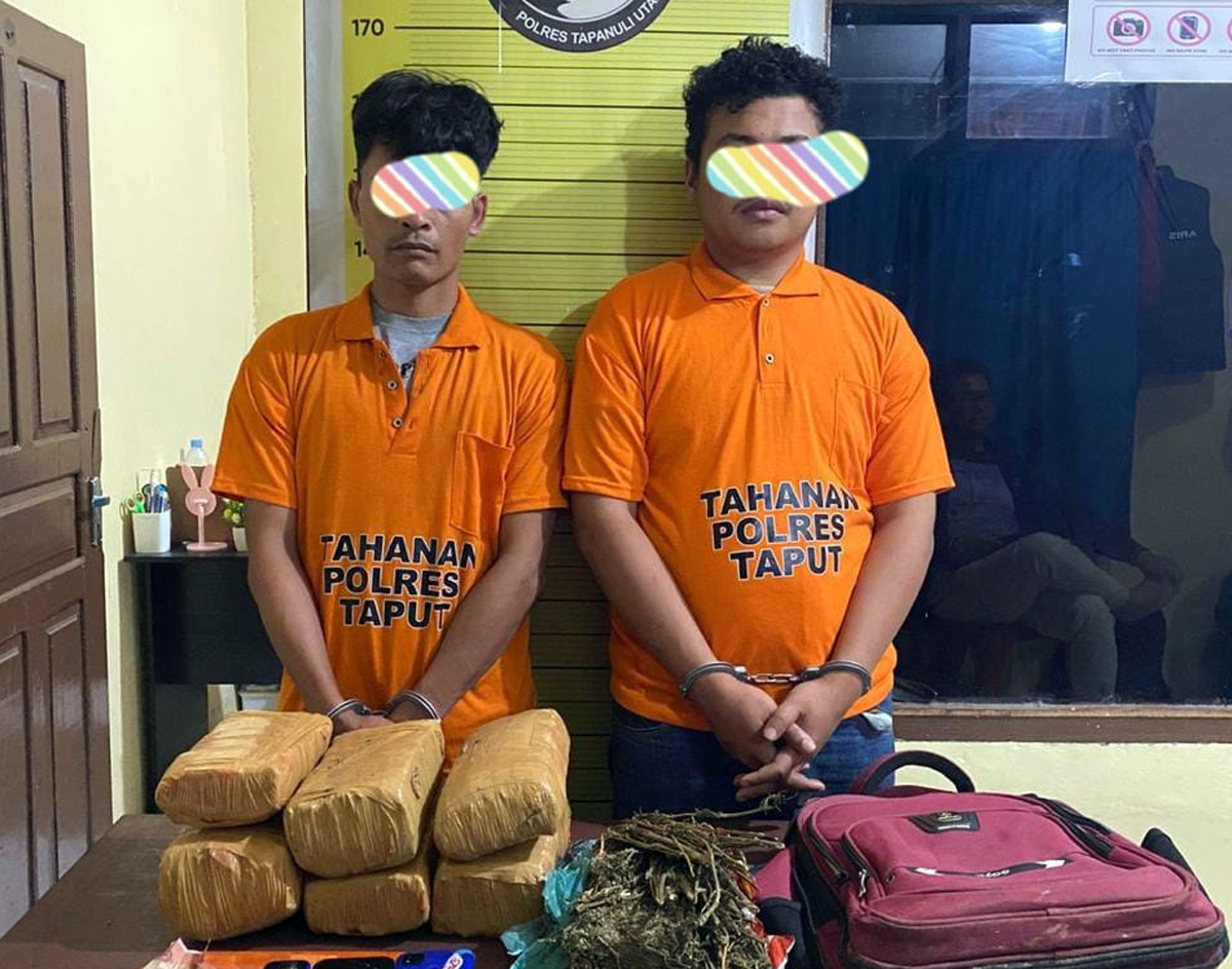 Dua dari enam pelaku penyalahgunaan narkotika, termasuk tersangka DS, yang ditangkap di Kecamatan Purba Tua, Taput.