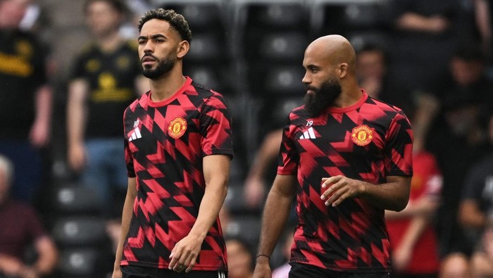 Matheus Cunha dan Bryan Mbeumo.