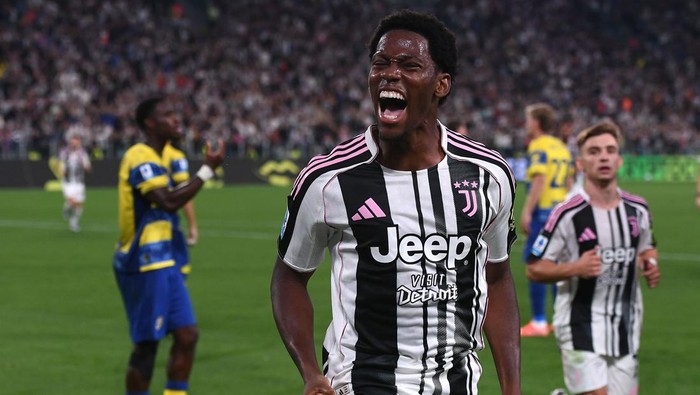 Pemain Juventus merayakan kemenangan.
