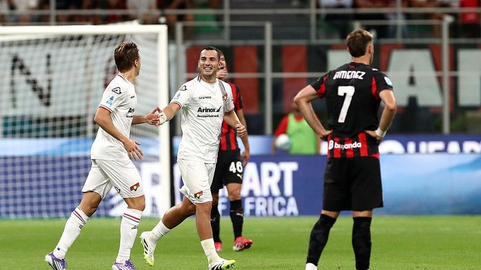 Tim promosi Cremonese berhasil mengejutkan raksasa AC Milan .