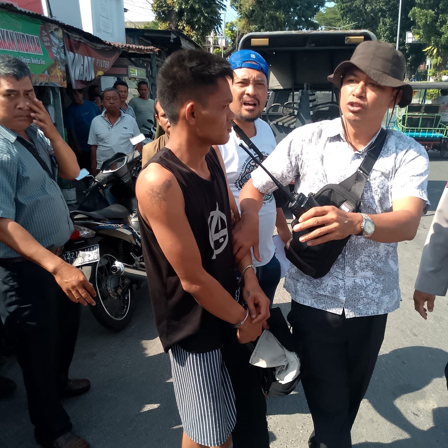 Pria yang nyaris diamuk massa berhasil diamankan polisi di Simpang Rambung Merah, Siantar.