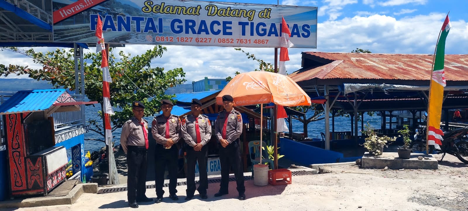 Personel Polres Simalungun melakukan pengamanan objek wisata strategis di kawasan Danau Toba jelang F1 Powerboat 2025.