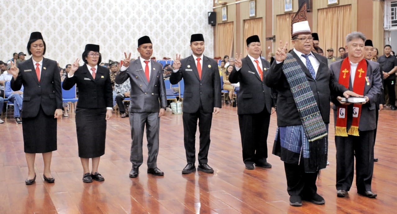 Bupati Simalungun, Dr H Anton Achmad Saragih, melantik Mixnon Andreas Simamora, sebagai Sekretaris Daerah Kabupaten Simalungun.