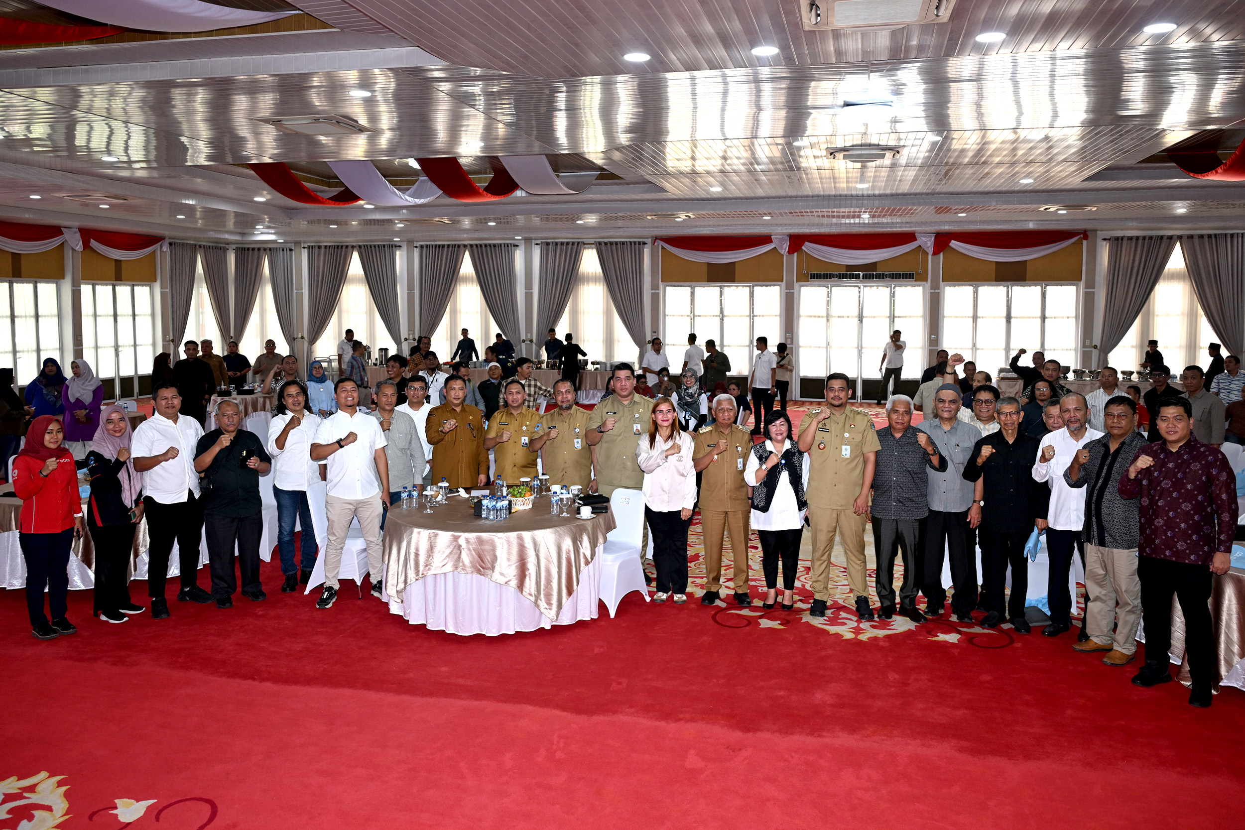 Gubsu Bobby Nasution didampingi Wakil Gubernur Sumut Surya dan jajaran bersilaturahmi dengan pimpinan redaksi media se-Sumut di Aula Tengku Rizal Nurdin, Senin (25/8/2025).