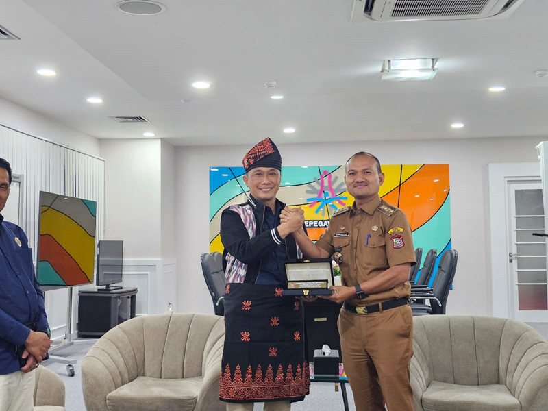 Wali Kota Tanjungbalai itu dan Kepala BKN RI, Zudan Arif Fakrulloh.