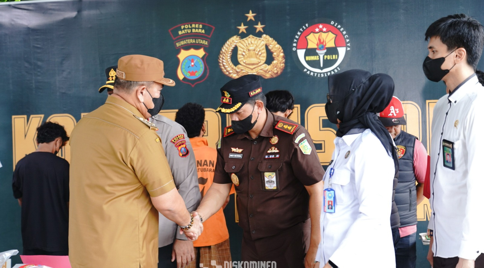 Bupati Batu Bara H Baharuddin Siagian menghadiri konferensi pers pengungkapan kasus pembunuhan Jasa Sinaga di Polres Batu Bara, Senin (25/8/2025).