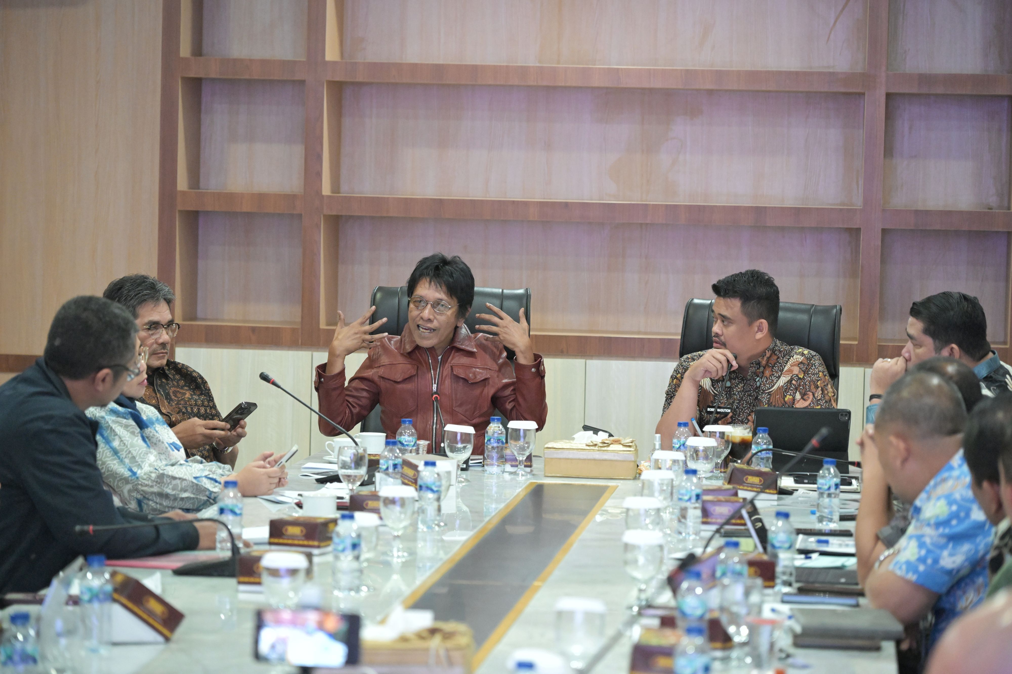 Gubsu Bobby Nasution menerima kunjungan BAM DPR RI untuk menyerap aspirasi terkait praktik dan tantangan pengelolaan ekologi Provinsi Sumut, Kamis (28/8/2025).
