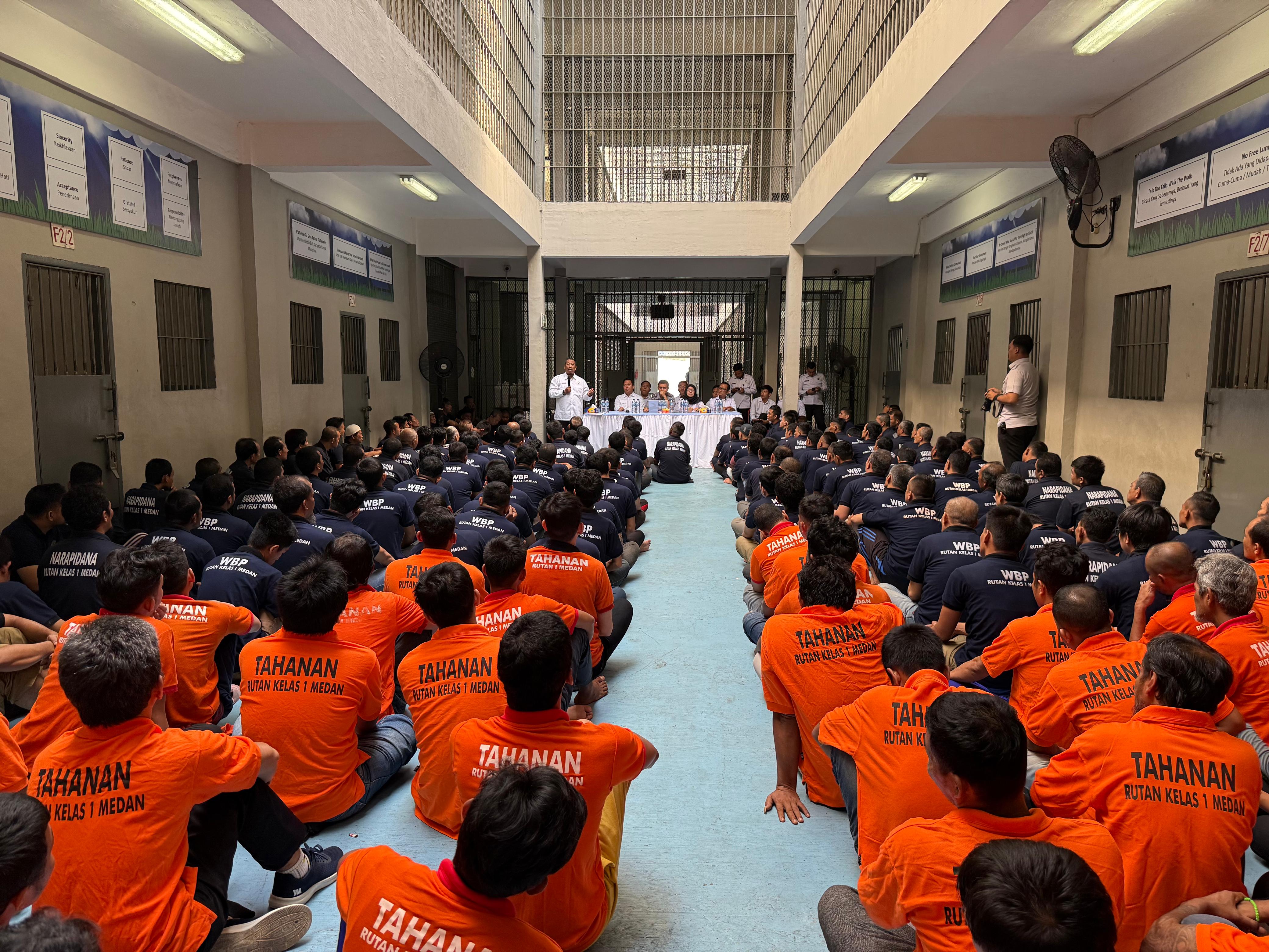 Suasana pengukuhan diikuti ratusan warga binaan Rutan Kelas I Medan yang digagas Kanwil Kemenkumham Sumut, belum lama ini.