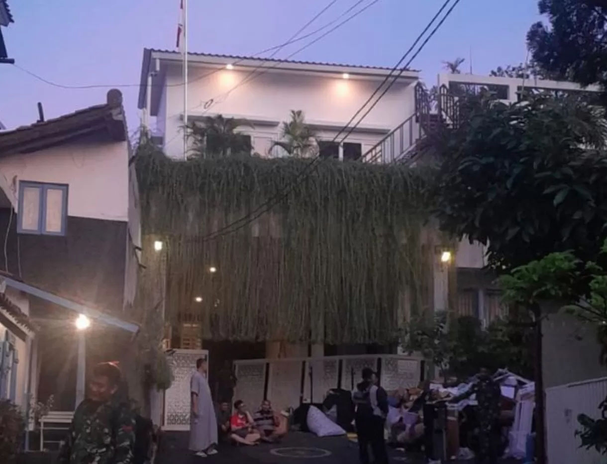 Rumah Menkeu Sri Mulyani setelah jadi korban penjarahan pada Minggu dini.
