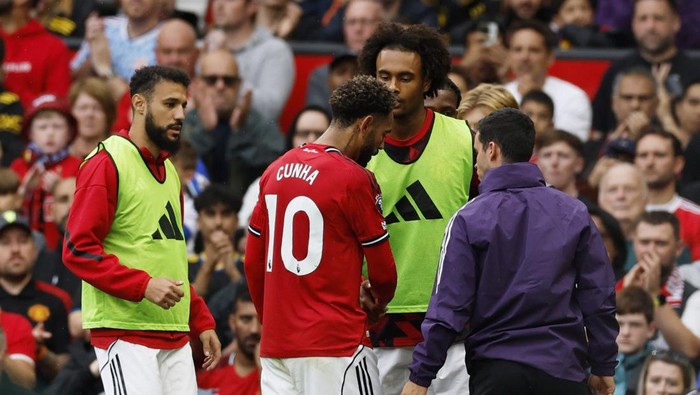 Ruben Amorim tampak cemas setelah Mason Mount dan Matheus Cunha cedera saat MU menang dramatis 3-2 atas Burnley di Old Trafford.