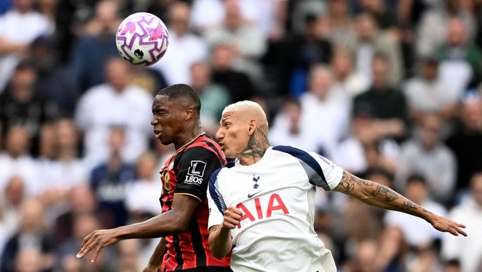 Evanilson merayakan gol cepat ke gawang Tottenham di Tottenham Hotspur Stadium, Sabtu (3082025). Bournemouth menang 1-0 di laga tandang.
