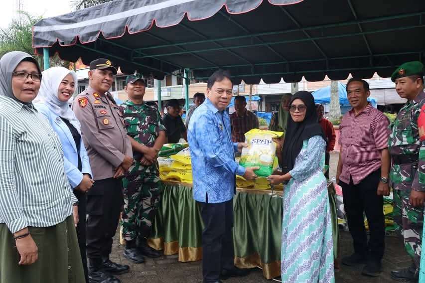 Wakil Bupati Tapsel H. Jafar Syahbuddin Ritonga menghadiri Launching Gerakan Pangan Murah serentak bersama Mendagri Tito Karnavian di Alun-Alun Pardomuan Sipirok.