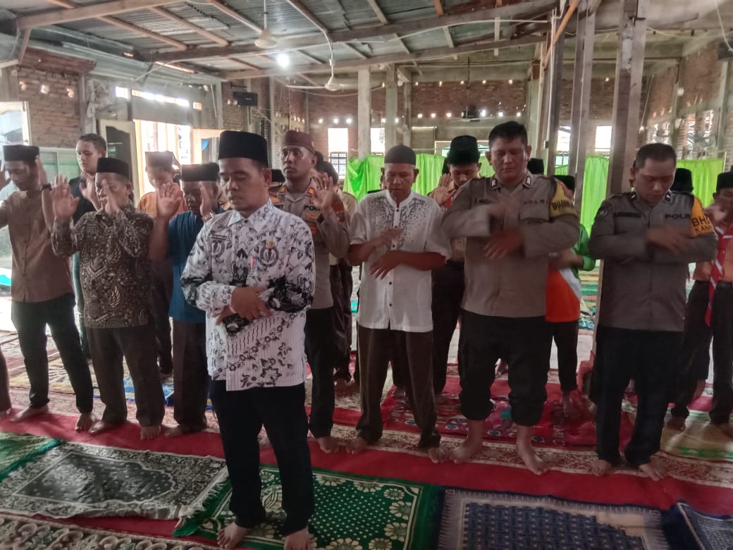 Polres Tanjungbalai menggelar Shalat Ghaib untuk Affan Kurniawan, driver ojol yang meninggal dunia saat aksi unjuk rasa di Jakarta, Sabtu (30/8/2025).