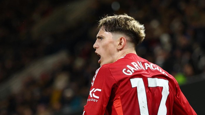 Alejandro Garnacho resmi diperkenalkan sebagai pemain anyar Chelsea setelah hengkang dari Manchester United, Minggu (31/8/2025).