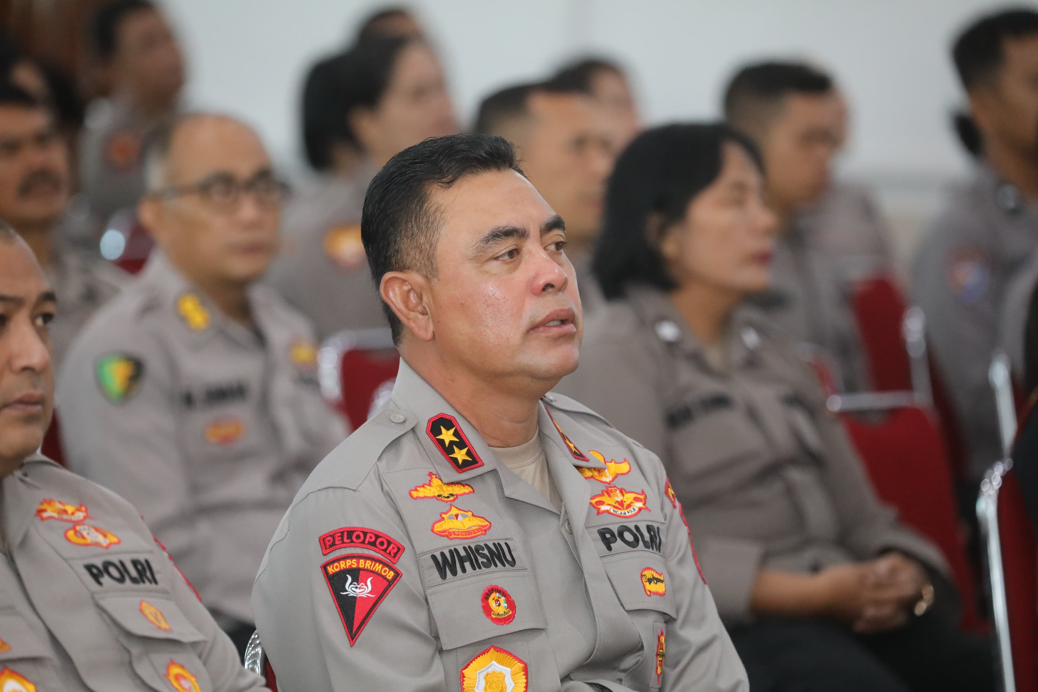 Kapolda Sumut Irjen Pol Whisnu Hermawan Februanto bersama personel Polda Sumut saat menggelar doa bersama lintas agama di Masjid Al-Hidayah dan Gereja Oikumene Polda Sumut, Sabtu (30/8/2025).