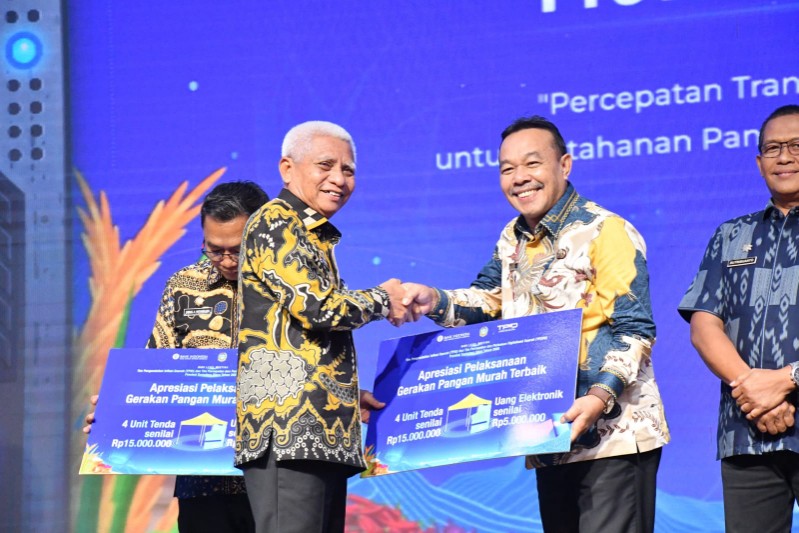 Tebingtinggi meraih pelaksanaan GPM terbaik se-Sumut yang diterima Wakil Walikota Tebingtinggi H. Chairil Mukmin Tambunan.