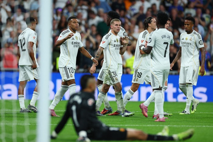 Vinicius Junior merayakan gol kemenangan Real Madrid ke gawang Mallorca di Santiago Bernabeu, Minggu (31/8/2025). El Real menang 2-1.