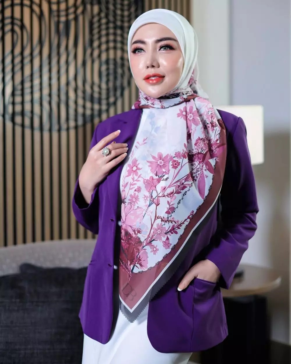 Bella Shofie umumkan pengunduran diri sebagai anggota DPRD Kabupaten Buru lewat Instagram, lengkap dengan surat resmi yang diserahkan ke DPW NasDem.