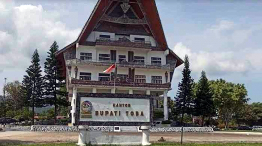 Kantor Bupati dan DPRD Toba.