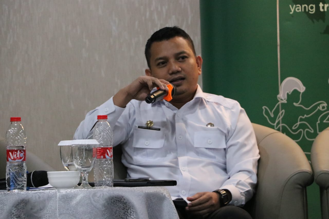Kepala Dinas Perpustakaan dan Arsip Kota Pematangsiantar, Hamzah Fanshuri Damanik, memaparkan program literasi inklusif dalam FGD bersama jurnalis di Medan.