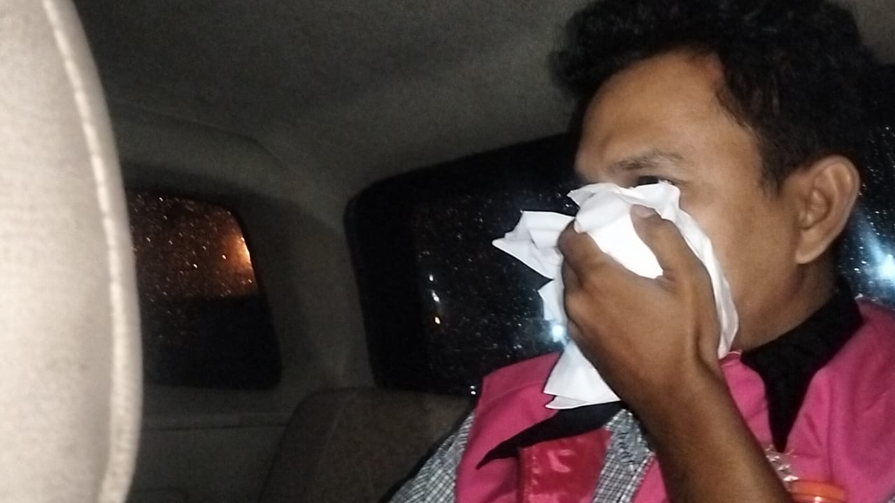 Tersangka saat diamankan Jaksa Kejari Kisaran.