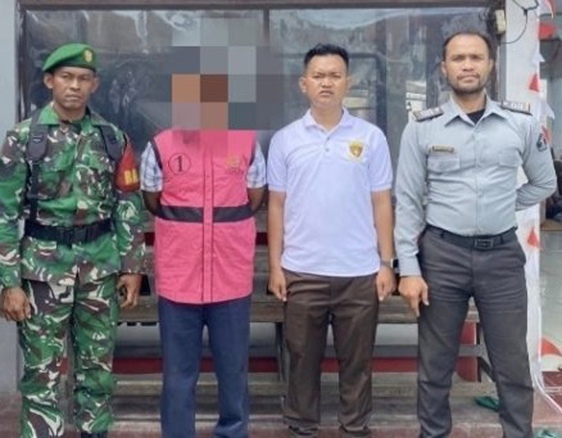 AH, oknum mantan kepala desa Panompuan ditahan Jaksa.