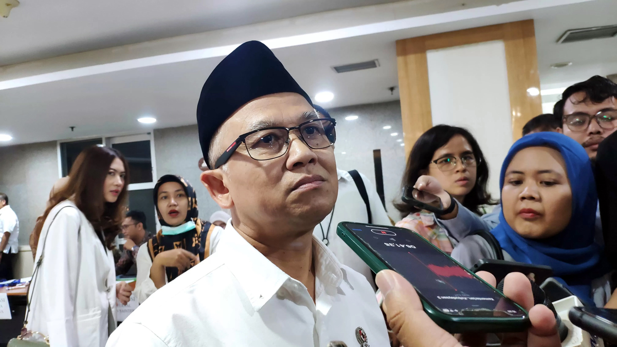 Wamendikdasmen Atip Latipulhayat menegaskan sekolah dilarang ikut aksi unjuk rasa dan harus fokus pada kegiatan belajar mengajar.