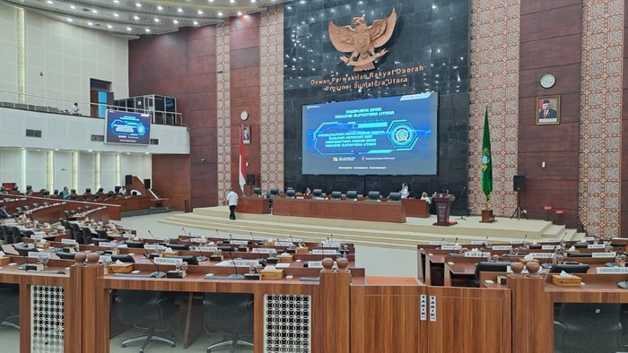 Ruang paripurna DPRD Sumut tempat anggota dewan membahas berbagai agenda legislatif.