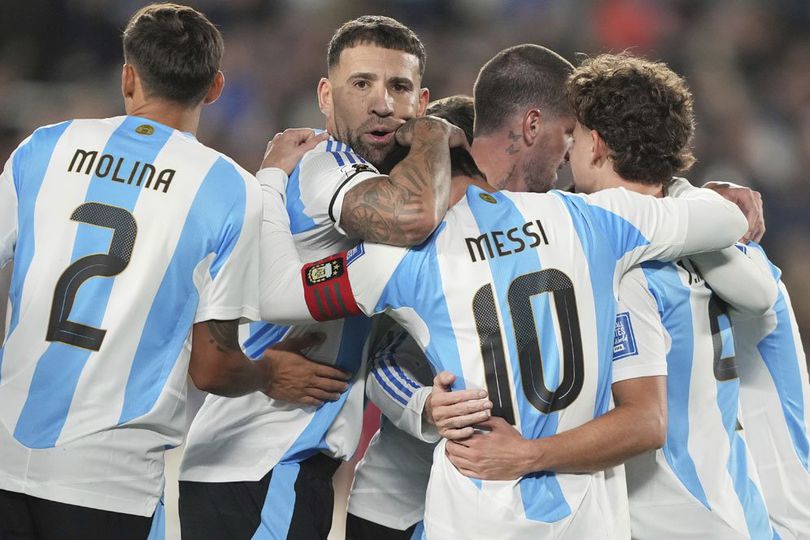 Franco Mastantuono tak kuasa menahan bahagia usai mewujudkan mimpinya bermain bersama Lionel Messi di laga Argentina vs Venezuela.