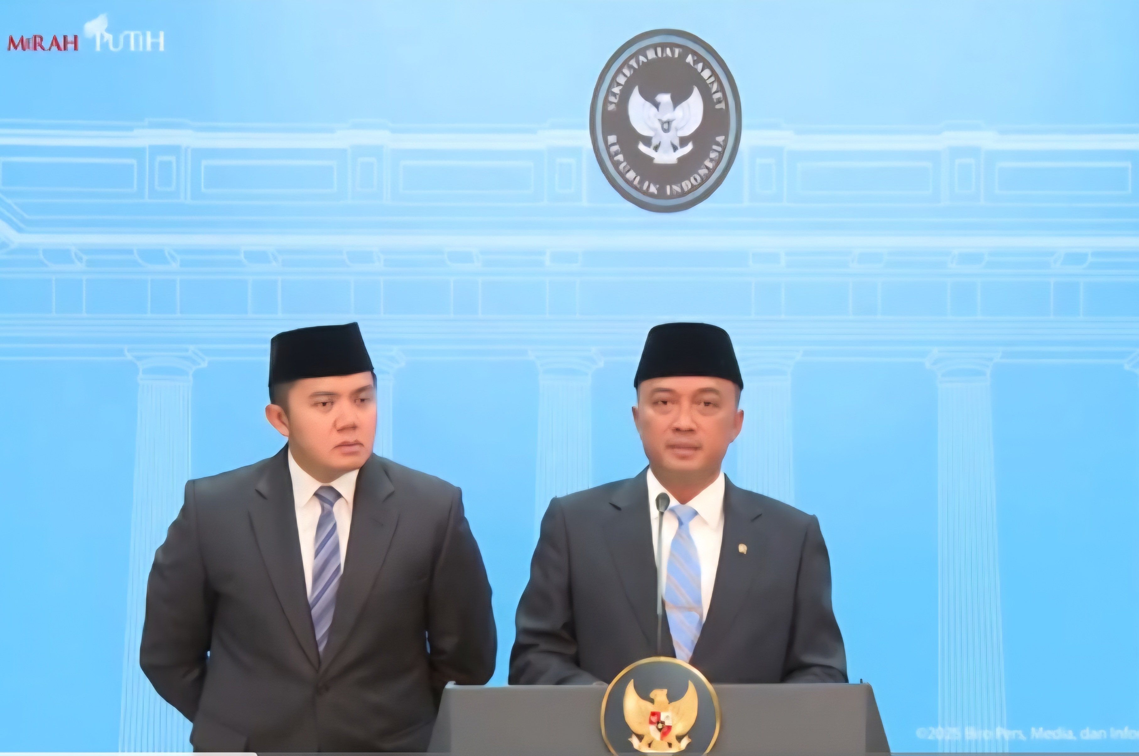 Menteri Sekretaris Negara Prasetyo Hadi mengumumkan reshuffle lima menteri Kabinet Merah Putih dan pembentukan Kementerian Haji dan Umrah di Kantor Presiden, Jakarta, Senin (8/9/2025).