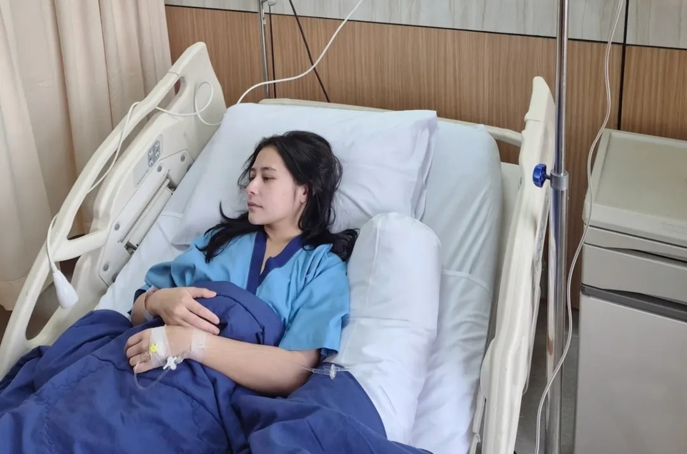Prilly Latuconsina dirawat di rumah sakit, akui sering abaikan sinyal tubuh demi kerja.