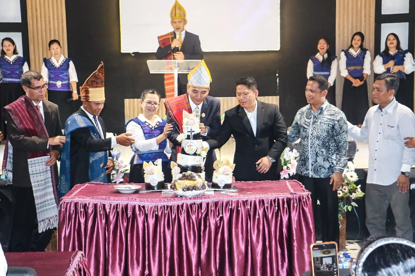 Perayaan HUT ke-19 GBI Gedung Putih di Pematangsiantar berlangsung penuh sukacita.