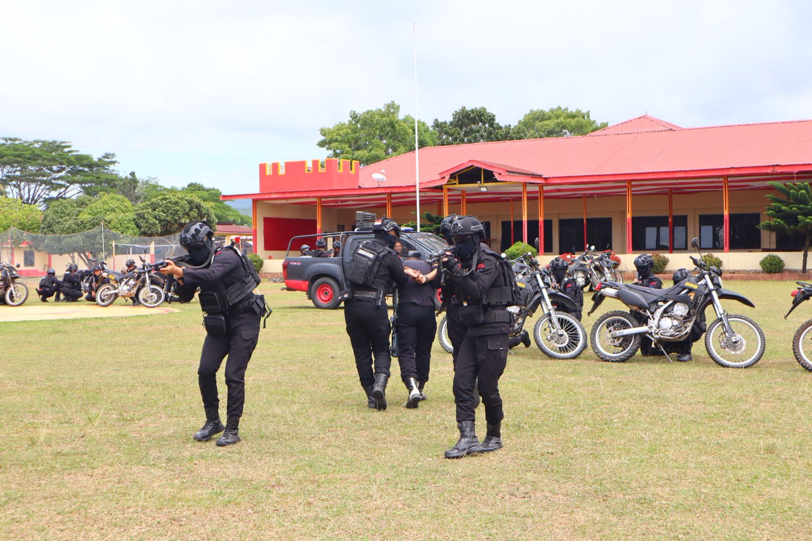 Brimob Batalyon C Pelopor Polda Sumut saat melaksanakan Latihan Den 45 Anti Anarki di Mako Batalyon C, Karo.