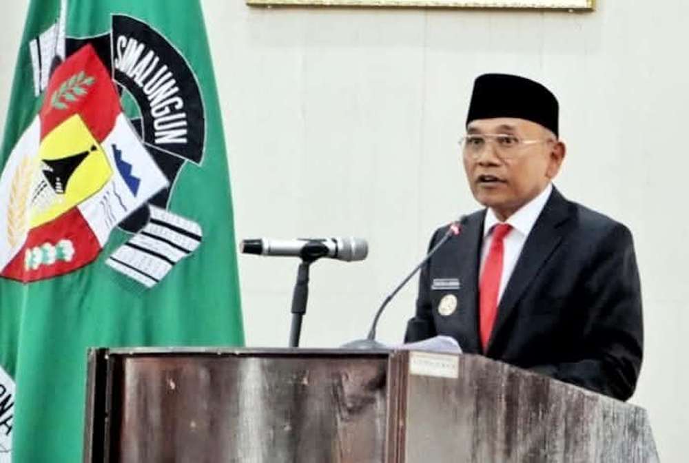 Bupati Simalungun Anton Achmad Saragih saat menyampaikan Nota Keuangan P-APBD 2025 di DPRD Simalungun.