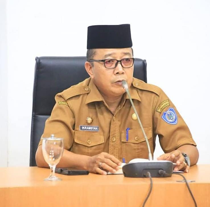 Asisten II Drs Ikramsyah saat memimpin rapat percepatan pembentukan Koperasi Merah Putih di Labuhanbatu.