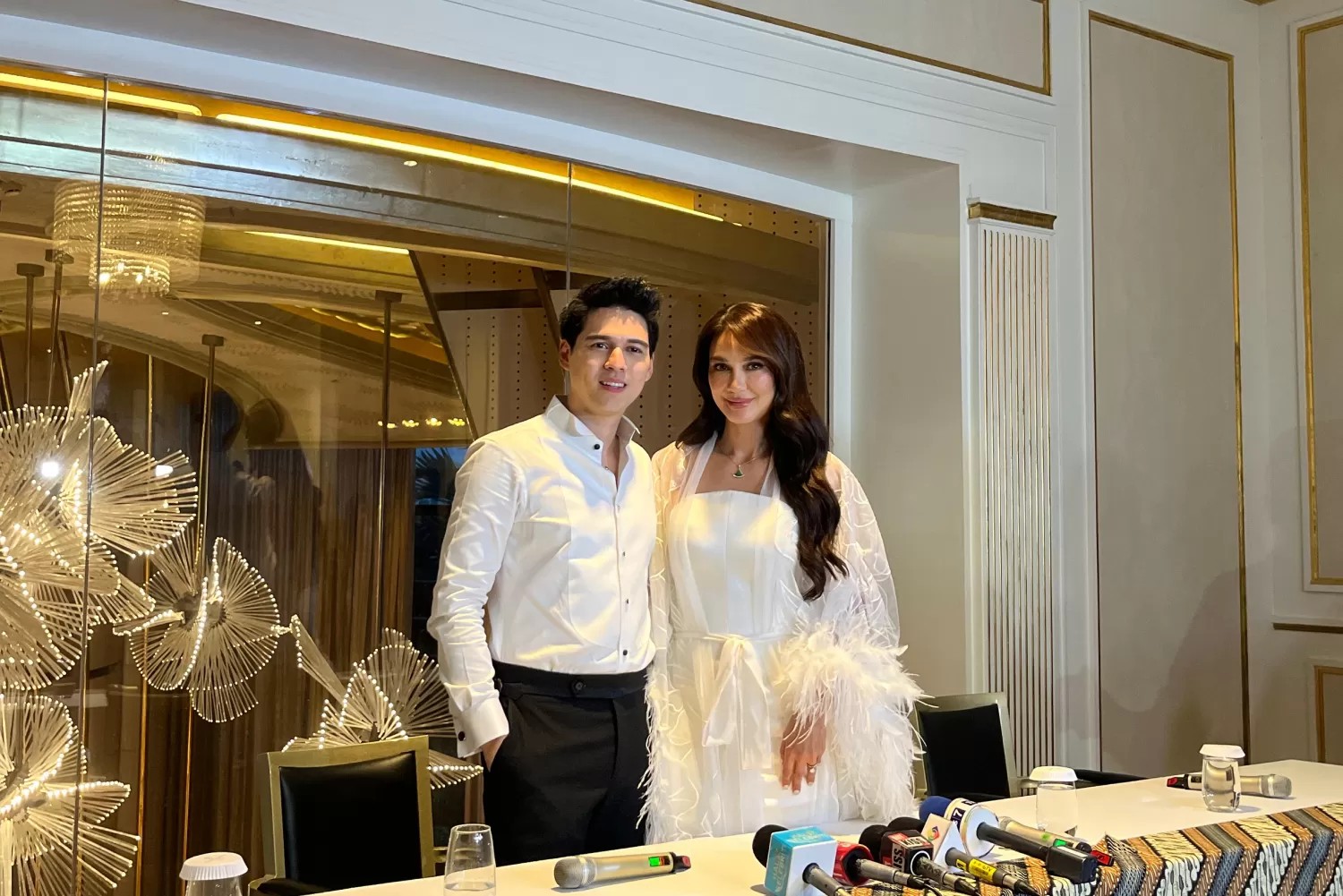 Luna Maya tetap cantik awet muda di usia 42 tahun, bahkan dipuji Maxime Bouttier seperti gadis berusia 22 tahun.